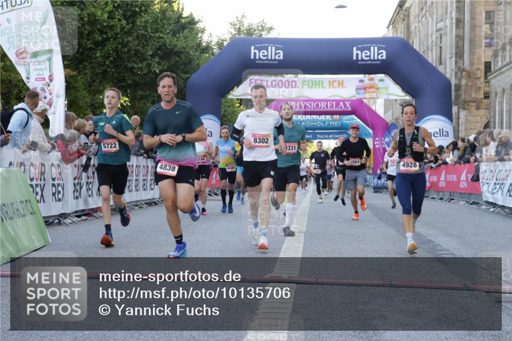 06.09.2026 - CURREX Alsterlauf Yannick Fuchs http://msf.ph/oto/10135706 06.09.2026 09:44:17 Ziel 2186, 2699, 3010, 3331, 3564, 4157, 4838, 4928, 5114, 5530, 5722, 5974, 6484, 6485, 6486, 8127, 8302, 8328 meine-sportfotos.de