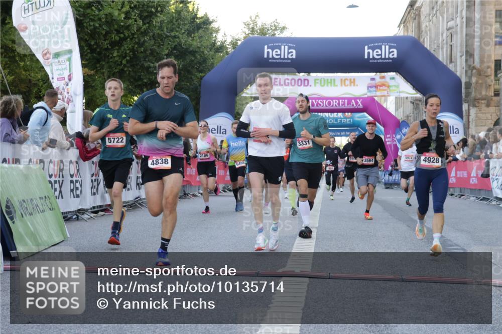 06.09.2026 - CURREX Alsterlauf Yannick Fuchs http://msf.ph/oto/10135714 06.09.2026 09:44:17 Ziel 2186, 2699, 3010, 3331, 3564, 4157, 4838, 4928, 5114, 5530, 5722, 5974, 6484, 6485, 6486, 8127, 8302, 8328 meine-sportfotos.de