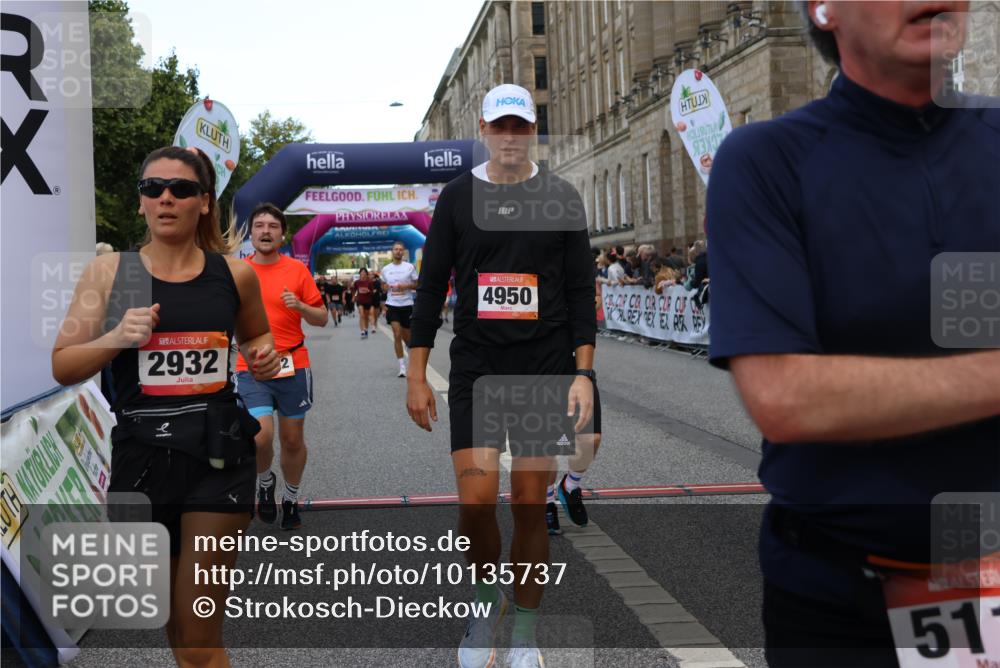 06.09.2026 - CURREX Alsterlauf Strokosch-Dieckow http://msf.ph/oto/10135737 06.09.2026 09:57:51 Ziel 2523, 2663, 2672, 2877, 2932, 2950, 3122, 4003, 4950, 5111, 5247, 5660, 5736, 5790, 6108, 6137, 6239, 8307 meine-sportfotos.de