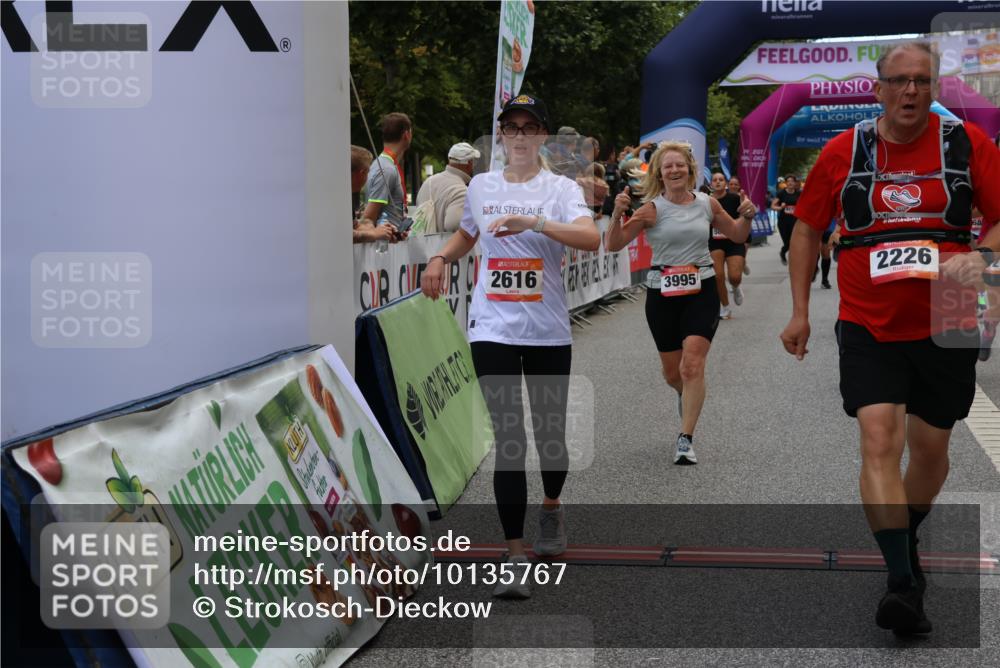 06.09.2026 - CURREX Alsterlauf Strokosch-Dieckow http://msf.ph/oto/10135767 06.09.2026 10:10:55 Ziel 2226, 2312, 2365, 2417, 2427, 2552, 2566, 2616, 2732, 2734, 2982, 3348, 3685, 3687, 3840, 3995, 5141, 5142, 5898, 6088, 6434 meine-sportfotos.de