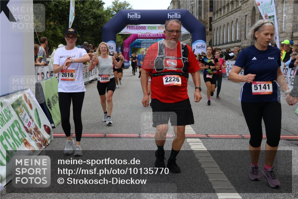 06.09.2026 - CURREX Alsterlauf Strokosch-Dieckow http://msf.ph/oto/10135770 06.09.2026 10:10:56 Ziel 2226, 2312, 2365, 2417, 2427, 2552, 2566, 2616, 2732, 2734, 2982, 3348, 3685, 3687, 3840, 3995, 5141, 5142, 5555, 5898, 6088, 6434 meine-sportfotos.de