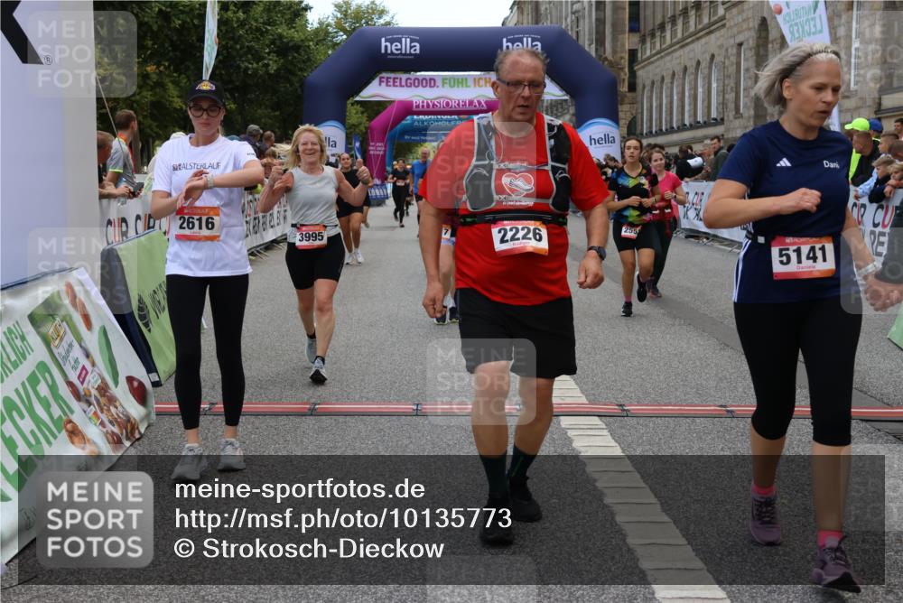 06.09.2026 - CURREX Alsterlauf Strokosch-Dieckow http://msf.ph/oto/10135773 06.09.2026 10:10:56 Ziel 2226, 2312, 2365, 2417, 2427, 2552, 2566, 2616, 2732, 2734, 2982, 3348, 3685, 3687, 3840, 3995, 5141, 5142, 5555, 5898, 6088, 6434 meine-sportfotos.de