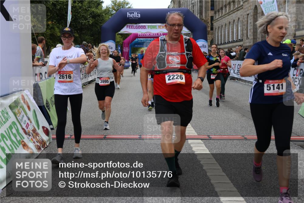 06.09.2026 - CURREX Alsterlauf Strokosch-Dieckow http://msf.ph/oto/10135776 06.09.2026 10:10:56 Ziel 2226, 2312, 2365, 2417, 2427, 2552, 2566, 2616, 2732, 2734, 2982, 3348, 3685, 3687, 3840, 3995, 5141, 5142, 5555, 5898, 6088, 6434 meine-sportfotos.de