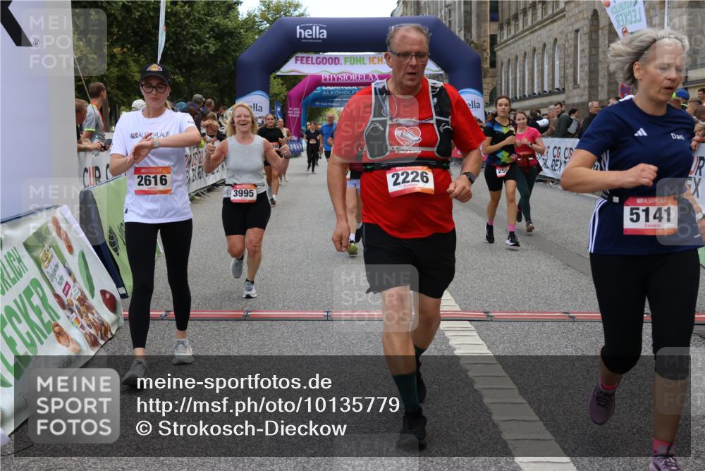06.09.2026 - CURREX Alsterlauf Strokosch-Dieckow http://msf.ph/oto/10135779 06.09.2026 10:10:56 Ziel 2226, 2312, 2365, 2417, 2427, 2552, 2566, 2616, 2732, 2734, 2982, 3348, 3685, 3687, 3840, 3995, 5141, 5142, 5555, 5898, 6088, 6434 meine-sportfotos.de