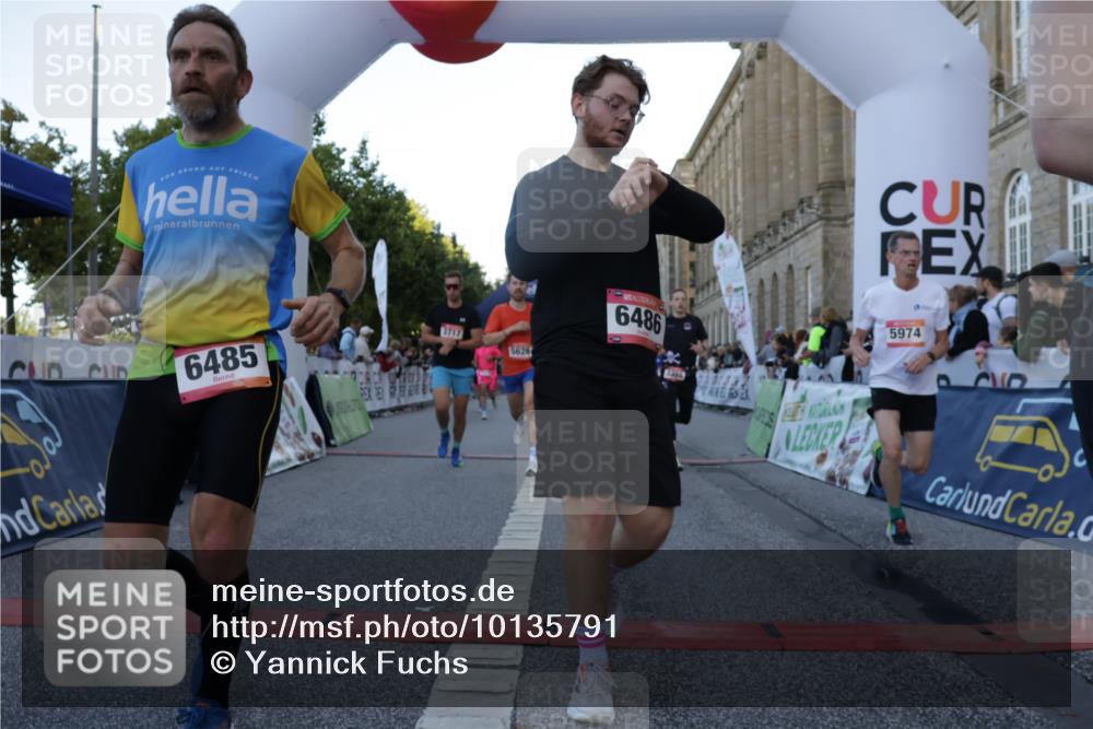 06.09.2026 - CURREX Alsterlauf Yannick Fuchs http://msf.ph/oto/10135791 06.09.2026 09:44:22 Ziel 2186, 2699, 3331, 3355, 3564, 3717, 4187, 4838, 4862, 4928, 5443, 5477, 5530, 5626, 5710, 5722, 5974, 6047, 6484, 6485, 6486, 8302 meine-sportfotos.de