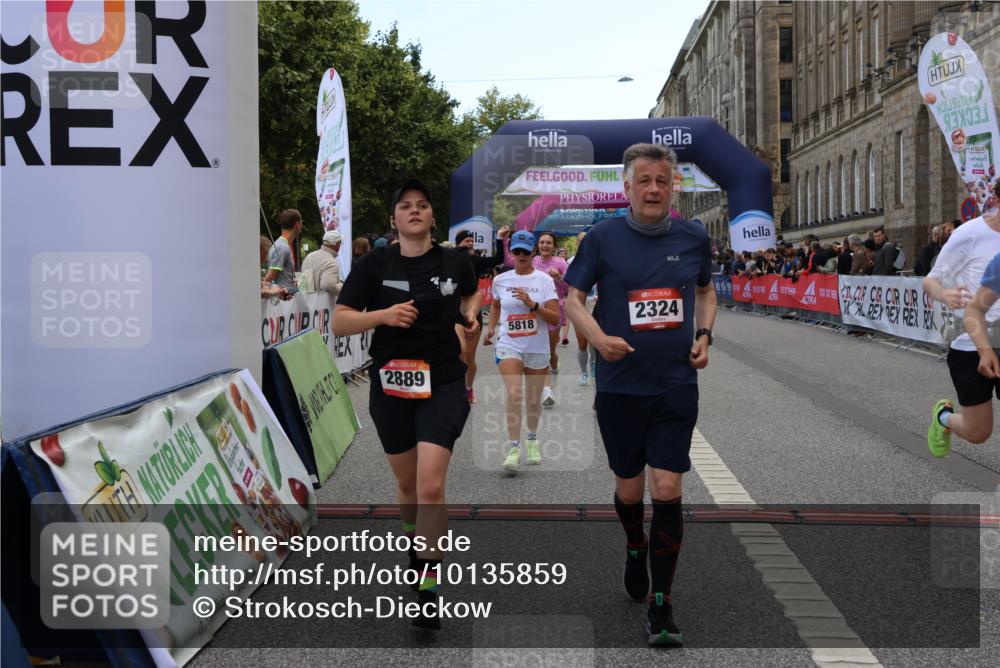 06.09.2026 - CURREX Alsterlauf Strokosch-Dieckow http://msf.ph/oto/10135859 06.09.2026 10:11:14 Ziel 2324, 2889, 2890, 2979, 2980, 4409, 4782, 4783, 5268, 5327, 5351, 5392, 5393, 5496, 5498, 5499, 5500, 5532, 5818, 6100, 6103 meine-sportfotos.de