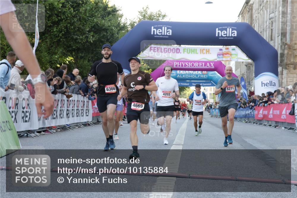06.09.2026 - CURREX Alsterlauf Yannick Fuchs http://msf.ph/oto/10135884 06.09.2026 09:44:29 Ziel 2894, 3355, 3545, 3717, 4187, 4203, 4669, 4862, 5271, 5443, 5477, 5626, 5710, 5864, 5974, 6047, 6366, 8097 meine-sportfotos.de