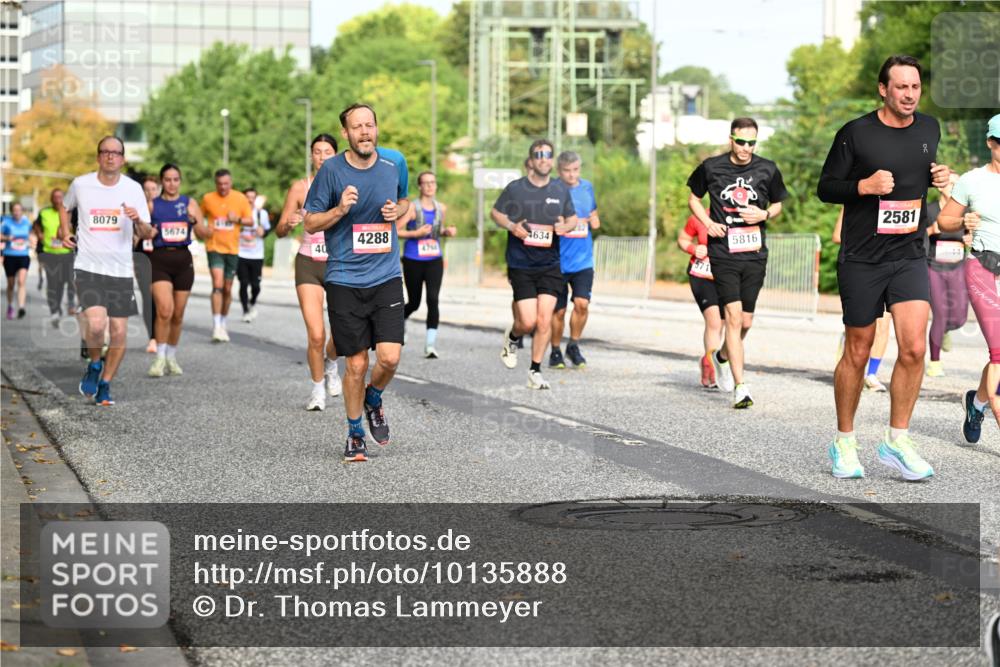 06.09.2026 - CURREX Alsterlauf Dr. Thomas Lammeyer http://msf.ph/oto/10135888 06.09.2026 10:00:40 Laufen 8079, 5674, 4288, 4634, 5816, 40, 2581 meine-sportfotos.de