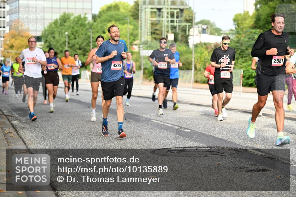 06.09.2026 - CURREX Alsterlauf Dr. Thomas Lammeyer http://msf.ph/oto/10135889 06.09.2026 10:00:40 Laufen 801, 5674, 4288, 4634, 12, 40, 5816, 2581 meine-sportfotos.de
