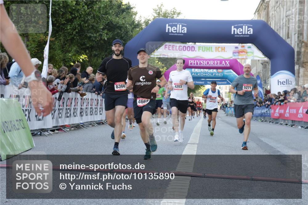06.09.2026 - CURREX Alsterlauf Yannick Fuchs http://msf.ph/oto/10135890 06.09.2026 09:44:29 Ziel 2894, 3355, 3545, 3717, 4187, 4203, 4669, 4862, 5271, 5443, 5477, 5626, 5710, 5864, 5974, 6047, 6366, 8097 meine-sportfotos.de