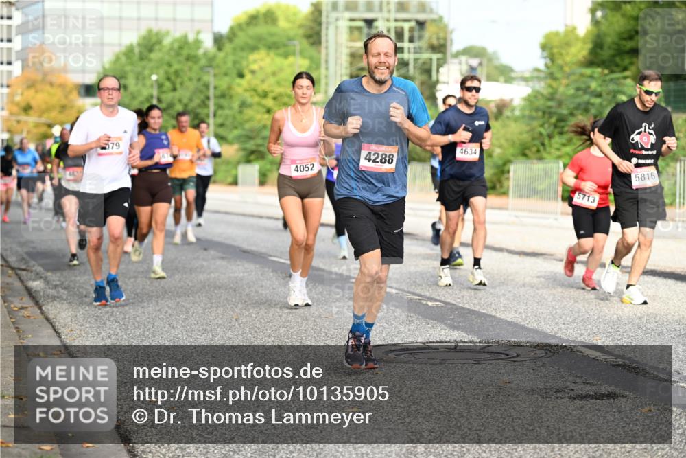 06.09.2026 - CURREX Alsterlauf Dr. Thomas Lammeyer http://msf.ph/oto/10135905 06.09.2026 10:00:41 Laufen 079, 4052, 4288, 4634, 5713, 5816 meine-sportfotos.de