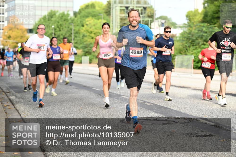 06.09.2026 - CURREX Alsterlauf Dr. Thomas Lammeyer http://msf.ph/oto/10135907 06.09.2026 10:00:41 Laufen 8079, 5674, 4052, 4288, 634, 5713, 5816 meine-sportfotos.de