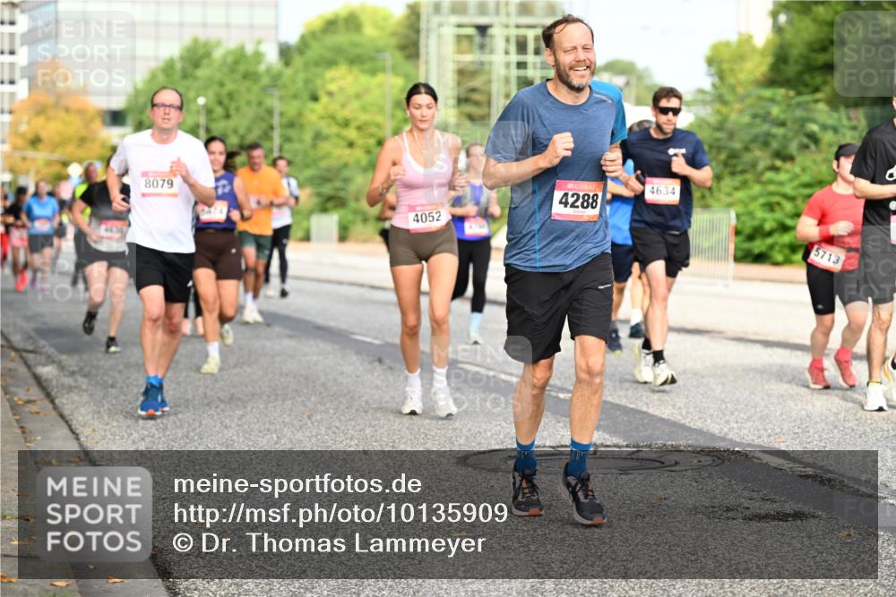 06.09.2026 - CURREX Alsterlauf Dr. Thomas Lammeyer http://msf.ph/oto/10135909 06.09.2026 10:00:41 Laufen 8079, 4052, 4288, 4634, 5713 meine-sportfotos.de