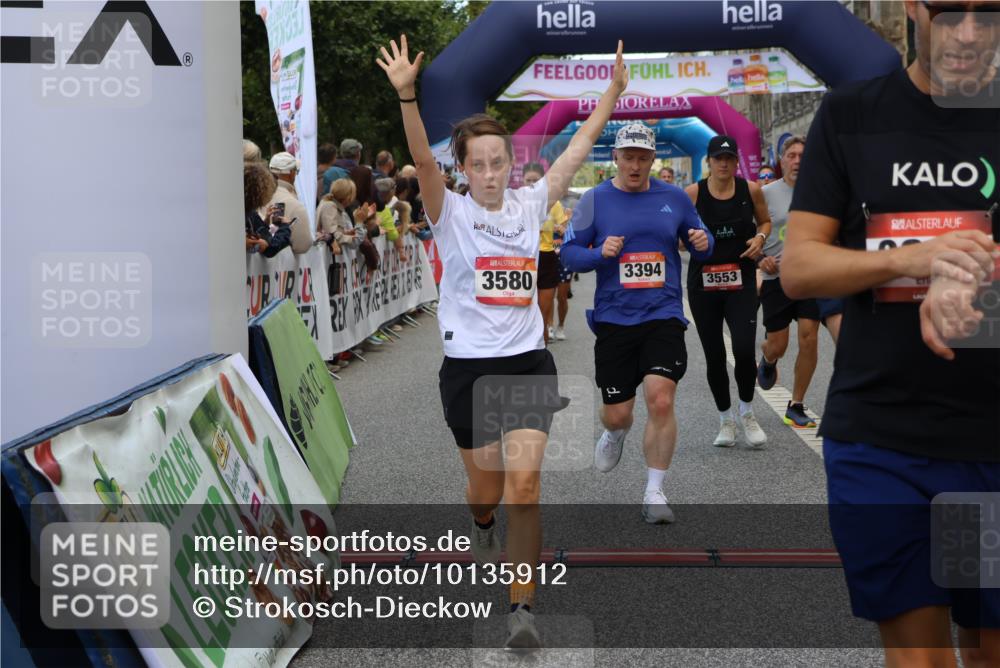06.09.2026 - CURREX Alsterlauf Strokosch-Dieckow http://msf.ph/oto/10135912 06.09.2026 09:58:10 Ziel 3394, 3497, 3553, 3580, 3743, 3841, 3872, 3923, 4034, 4327, 4864, 5518, 5548, 5707, 5986, 6227, 6343, 6409, 8066, 8152, 8163, 8229 meine-sportfotos.de