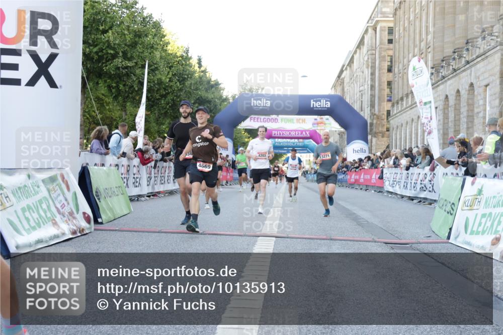 06.09.2026 - CURREX Alsterlauf Yannick Fuchs http://msf.ph/oto/10135913 06.09.2026 09:44:29 Ziel 2894, 3355, 3545, 3717, 4187, 4203, 4669, 4862, 5271, 5443, 5477, 5626, 5710, 5864, 5974, 6047, 6366, 8097 meine-sportfotos.de