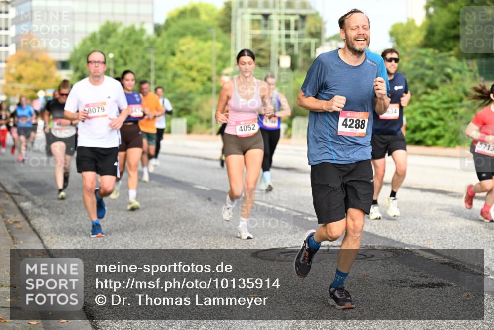 06.09.2026 - CURREX Alsterlauf Dr. Thomas Lammeyer http://msf.ph/oto/10135914 06.09.2026 10:00:42 Laufen 8079, 4052, 4288, 634, 5713 meine-sportfotos.de