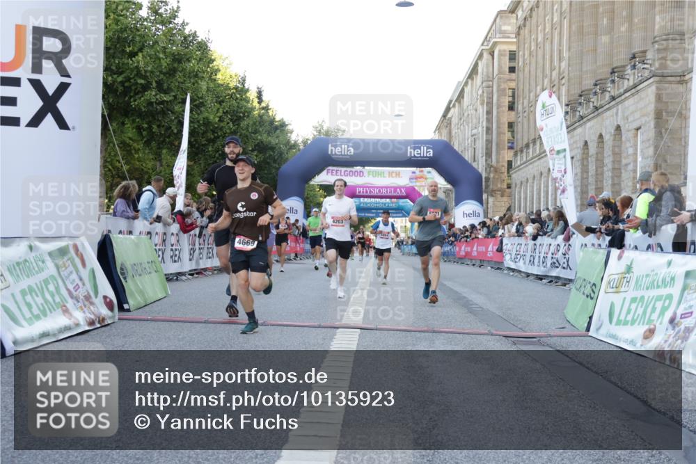 06.09.2026 - CURREX Alsterlauf Yannick Fuchs http://msf.ph/oto/10135923 06.09.2026 09:44:29 Ziel 2894, 3355, 3545, 3717, 4187, 4203, 4669, 4862, 5271, 5443, 5477, 5626, 5710, 5864, 5974, 6047, 6366, 8097 meine-sportfotos.de