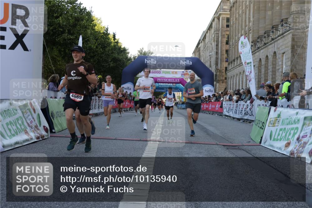 06.09.2026 - CURREX Alsterlauf Yannick Fuchs http://msf.ph/oto/10135940 06.09.2026 09:44:30 Ziel 2894, 3355, 3545, 3717, 4187, 4203, 4597, 4669, 4862, 5271, 5443, 5453, 5477, 5626, 5710, 5864, 6047, 6366, 8097 meine-sportfotos.de