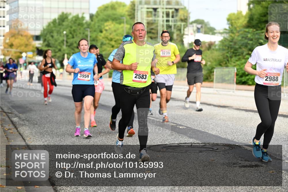 06.09.2026 - CURREX Alsterlauf Dr. Thomas Lammeyer http://msf.ph/oto/10135993 06.09.2026 10:00:49 Laufen 3959, 35, 2583, 3239, 2988 meine-sportfotos.de