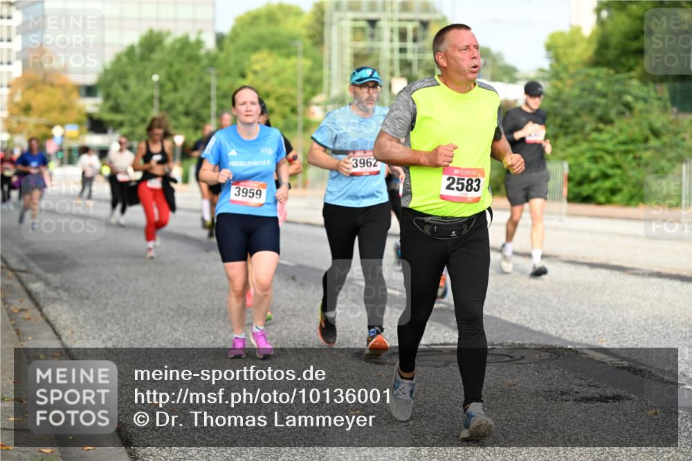 06.09.2026 - CURREX Alsterlauf Dr. Thomas Lammeyer http://msf.ph/oto/10136001 06.09.2026 10:00:50 Laufen 3962, 3959, 2583 meine-sportfotos.de
