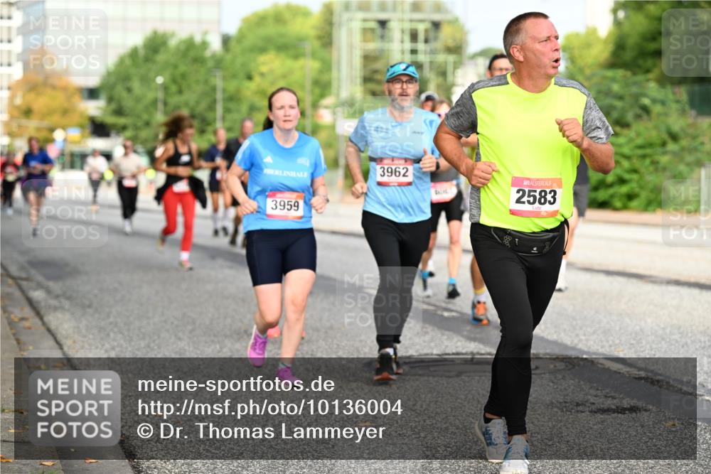 06.09.2026 - CURREX Alsterlauf Dr. Thomas Lammeyer http://msf.ph/oto/10136004 06.09.2026 10:00:50 Laufen 3962, 2583, 3959 meine-sportfotos.de