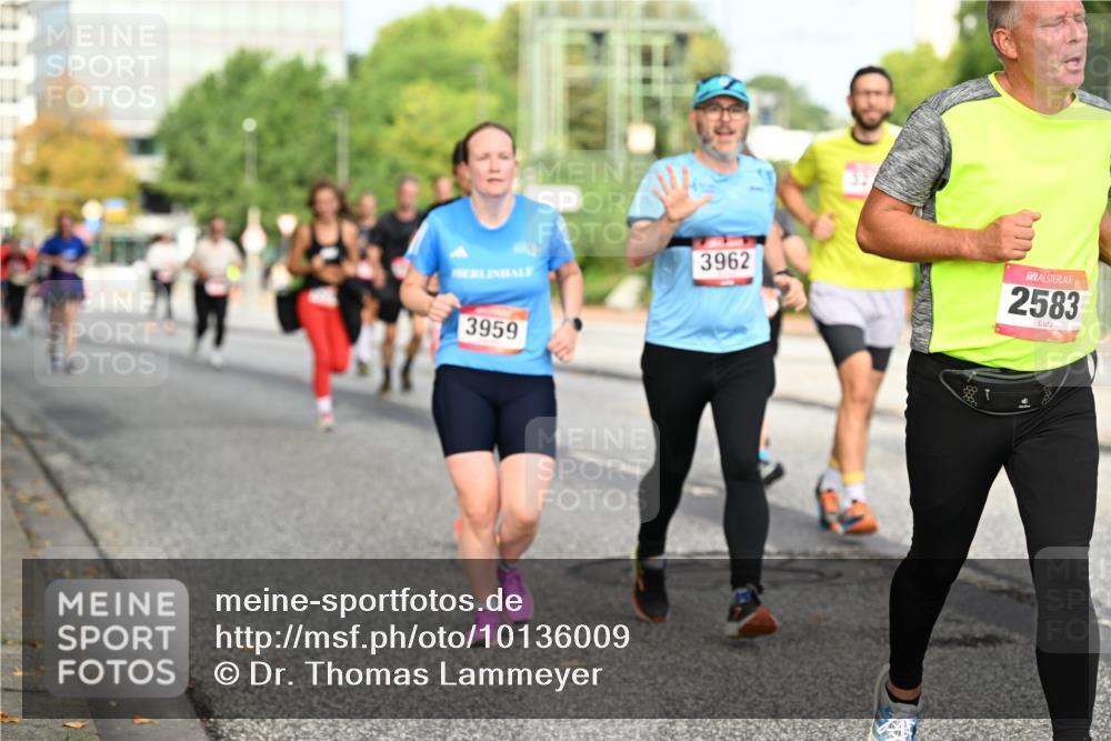 06.09.2026 - CURREX Alsterlauf Dr. Thomas Lammeyer http://msf.ph/oto/10136009 06.09.2026 10:00:50 Laufen 3962, 3959, 2583 meine-sportfotos.de