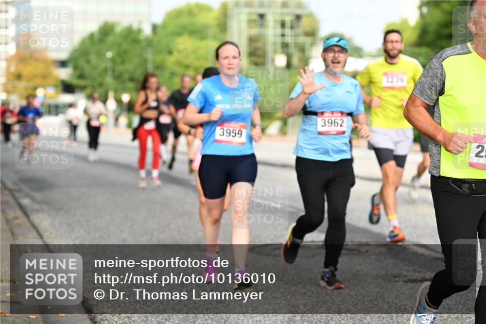 06.09.2026 - CURREX Alsterlauf Dr. Thomas Lammeyer http://msf.ph/oto/10136010 06.09.2026 10:00:51 Laufen 3959, 3962, 25 meine-sportfotos.de