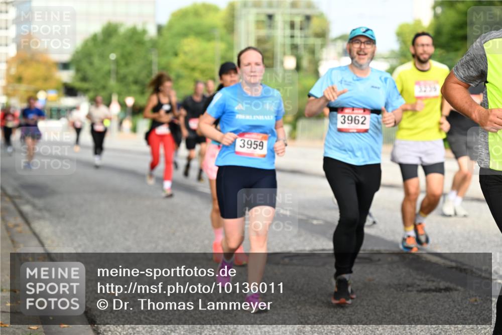 06.09.2026 - CURREX Alsterlauf Dr. Thomas Lammeyer http://msf.ph/oto/10136011 06.09.2026 10:00:51 Laufen 3959, 3962, 3339 meine-sportfotos.de