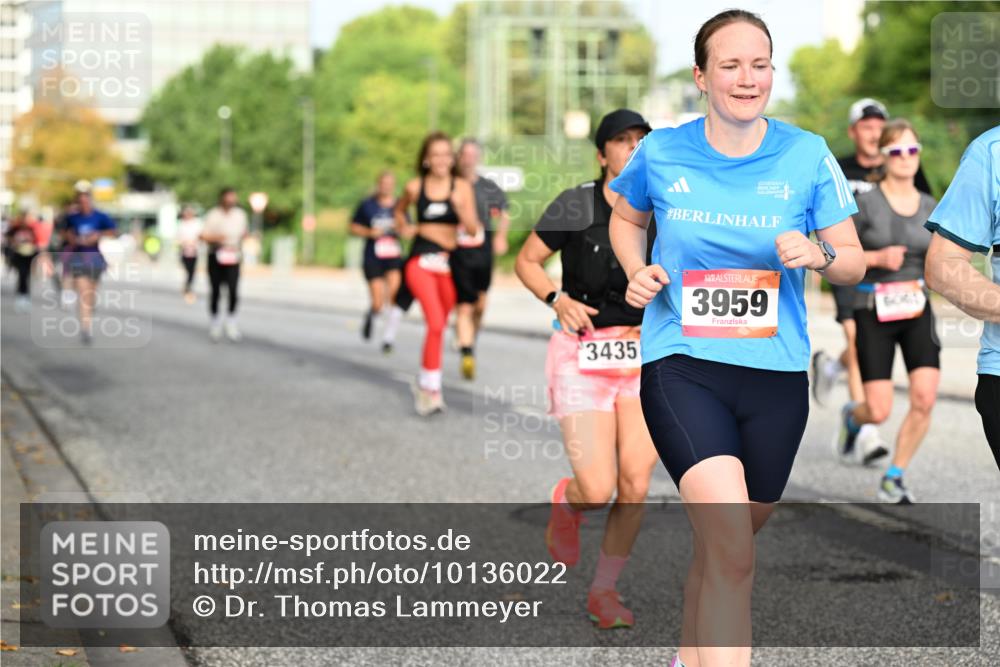 06.09.2026 - CURREX Alsterlauf Dr. Thomas Lammeyer http://msf.ph/oto/10136022 06.09.2026 10:00:52 Laufen 3435, 3959 meine-sportfotos.de