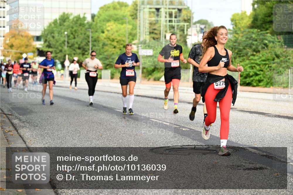 06.09.2026 - CURREX Alsterlauf Dr. Thomas Lammeyer http://msf.ph/oto/10136039 06.09.2026 10:00:53 Laufen 3745, 3752, 527 meine-sportfotos.de