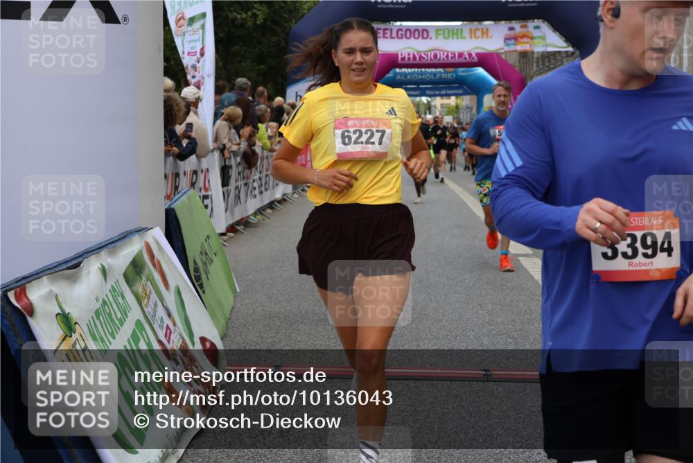 06.09.2026 - CURREX Alsterlauf Strokosch-Dieckow http://msf.ph/oto/10136043 06.09.2026 09:58:13 Ziel 2864, 3394, 3497, 3553, 3580, 3841, 3872, 3923, 4034, 4327, 5518, 5548, 5707, 5986, 6227, 6343, 6409, 8003, 8163 meine-sportfotos.de