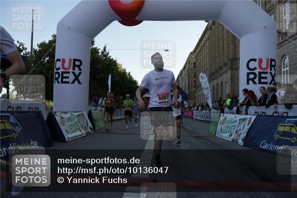 06.09.2026 - CURREX Alsterlauf Yannick Fuchs http://msf.ph/oto/10136047 06.09.2026 09:44:33 Ziel 2894, 3503, 3545, 4133, 4187, 4203, 4597, 4669, 4862, 5271, 5453, 5477, 5529, 5864, 6047, 6366, 8097, 8216, 8224 meine-sportfotos.de