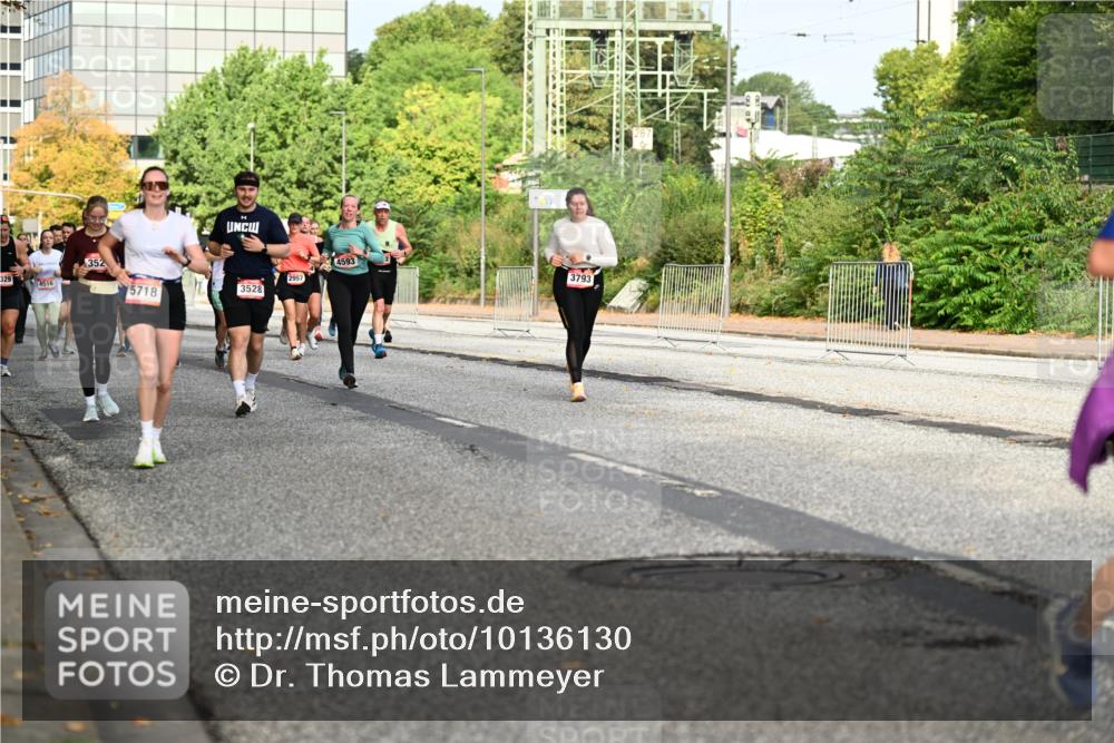 06.09.2026 - CURREX Alsterlauf Dr. Thomas Lammeyer http://msf.ph/oto/10136130 06.09.2026 10:01:01 Laufen 329, 4516, 352, 5718, 3528, 2957, 4593, 3793 meine-sportfotos.de