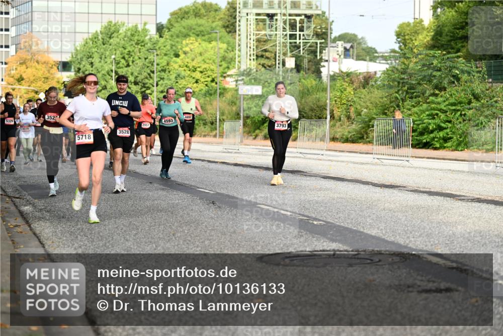 06.09.2026 - CURREX Alsterlauf Dr. Thomas Lammeyer http://msf.ph/oto/10136133 06.09.2026 10:01:02 Laufen 5329, 4516, 352, 3528, 5718, 2957, 4593, 4892, 3793 meine-sportfotos.de