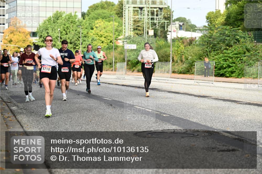 06.09.2026 - CURREX Alsterlauf Dr. Thomas Lammeyer http://msf.ph/oto/10136135 06.09.2026 10:01:02 Laufen 3527, 5329, 4516, 5718, 3528, 2957, 4593, 892, 3793 meine-sportfotos.de