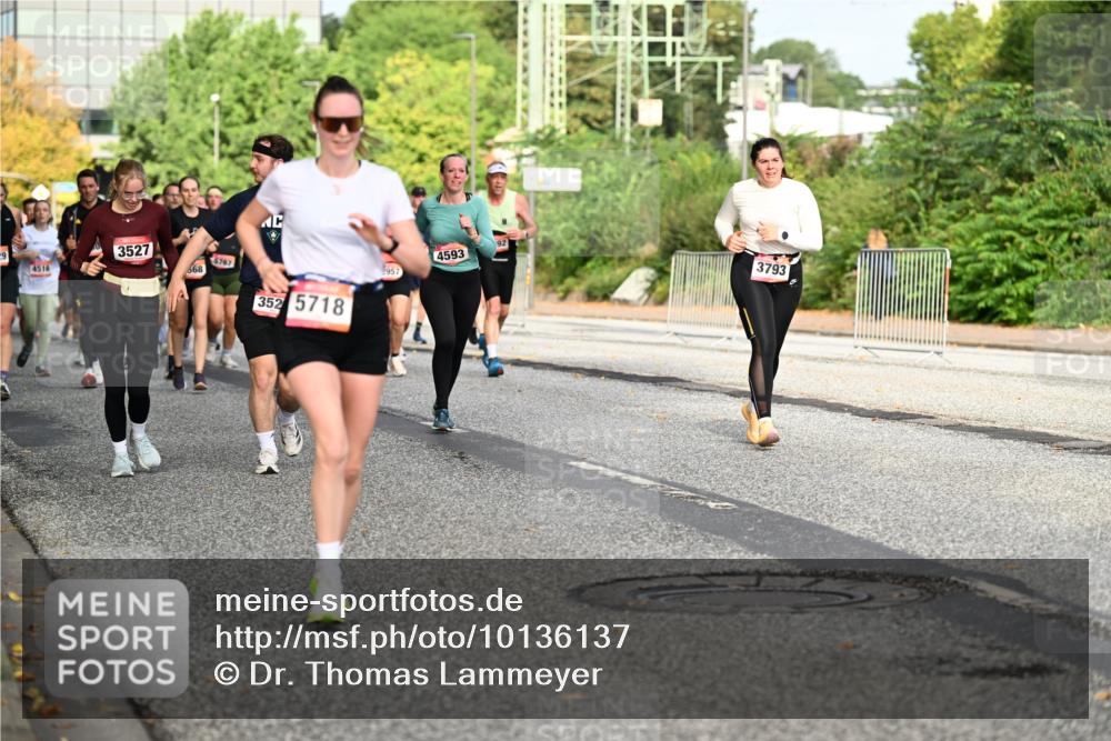 06.09.2026 - CURREX Alsterlauf Dr. Thomas Lammeyer http://msf.ph/oto/10136137 06.09.2026 10:01:03 Laufen 4516, 3527, 668, 352, 5718, 957, 4593, 3793 meine-sportfotos.de