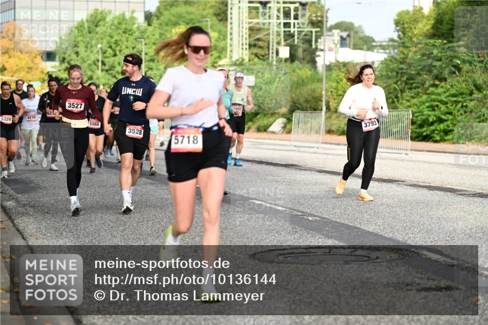 06.09.2026 - CURREX Alsterlauf Dr. Thomas Lammeyer http://msf.ph/oto/10136144 06.09.2026 10:01:04 Laufen 5329, 4516, 3527, 5568, 3528, 5718, 892, 3793 meine-sportfotos.de