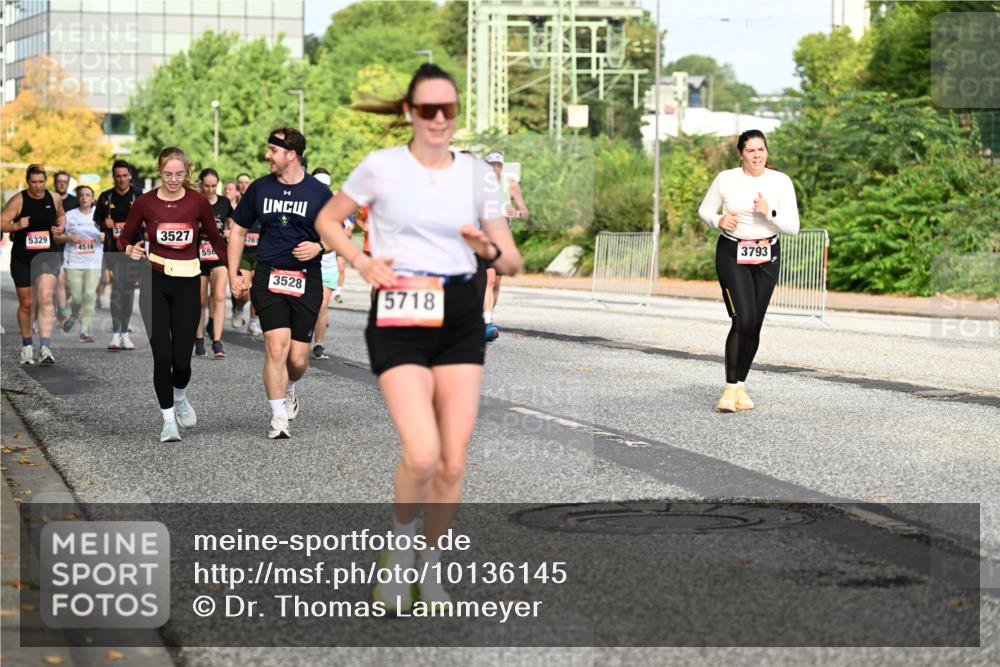 06.09.2026 - CURREX Alsterlauf Dr. Thomas Lammeyer http://msf.ph/oto/10136145 06.09.2026 10:01:04 Laufen 5329, 4516, 3527, 3528, 5718, 3793 meine-sportfotos.de