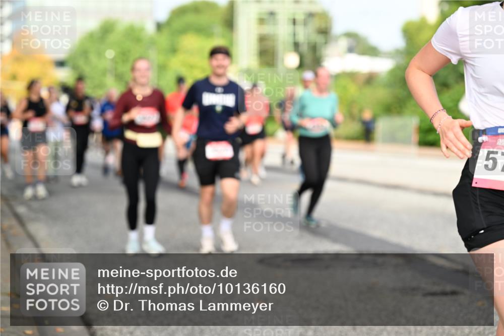 06.09.2026 - CURREX Alsterlauf Dr. Thomas Lammeyer http://msf.ph/oto/10136160 06.09.2026 10:01:06 Laufen 5 meine-sportfotos.de