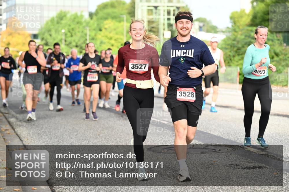 06.09.2026 - CURREX Alsterlauf Dr. Thomas Lammeyer http://msf.ph/oto/10136171 06.09.2026 10:01:07 Laufen 3527, 4593, 3528 meine-sportfotos.de