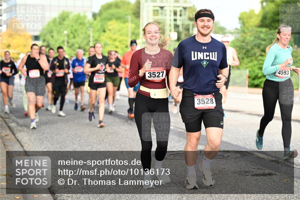06.09.2026 - CURREX Alsterlauf Dr. Thomas Lammeyer http://msf.ph/oto/10136173 06.09.2026 10:01:07 Laufen 3527, 3528, 4593 meine-sportfotos.de