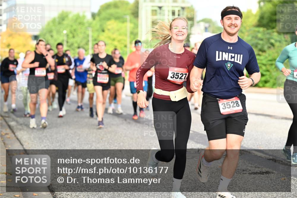 06.09.2026 - CURREX Alsterlauf Dr. Thomas Lammeyer http://msf.ph/oto/10136177 06.09.2026 10:01:07 Laufen 3527, 3528 meine-sportfotos.de
