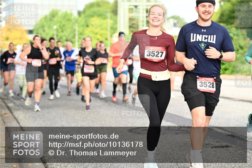 06.09.2026 - CURREX Alsterlauf Dr. Thomas Lammeyer http://msf.ph/oto/10136178 06.09.2026 10:01:07 Laufen 3527, 3528 meine-sportfotos.de