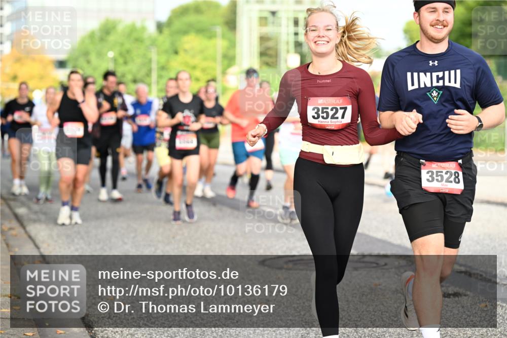 06.09.2026 - CURREX Alsterlauf Dr. Thomas Lammeyer http://msf.ph/oto/10136179 06.09.2026 10:01:07 Laufen 3527, 3528 meine-sportfotos.de