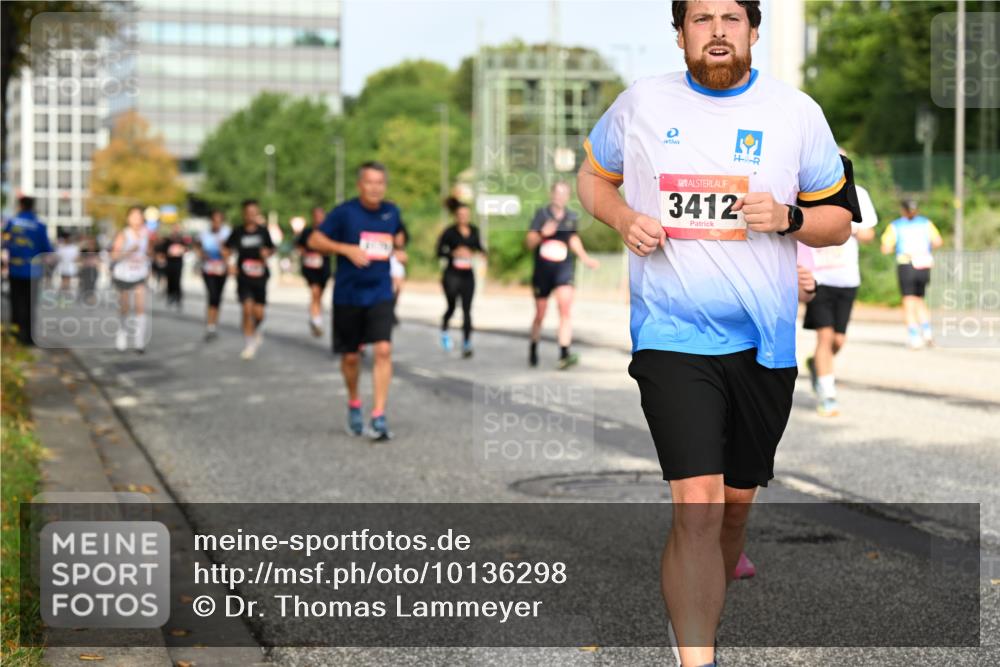 06.09.2026 - CURREX Alsterlauf Dr. Thomas Lammeyer http://msf.ph/oto/10136298 06.09.2026 10:01:18 Laufen 3412 meine-sportfotos.de