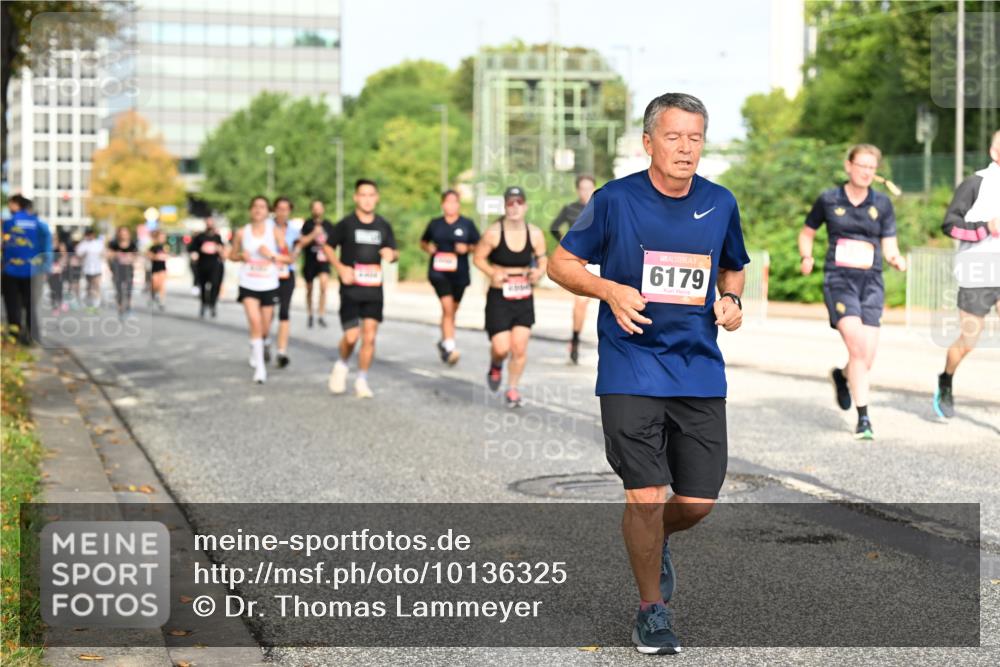 06.09.2026 - CURREX Alsterlauf Dr. Thomas Lammeyer http://msf.ph/oto/10136325 06.09.2026 10:01:21 Laufen 6179 meine-sportfotos.de