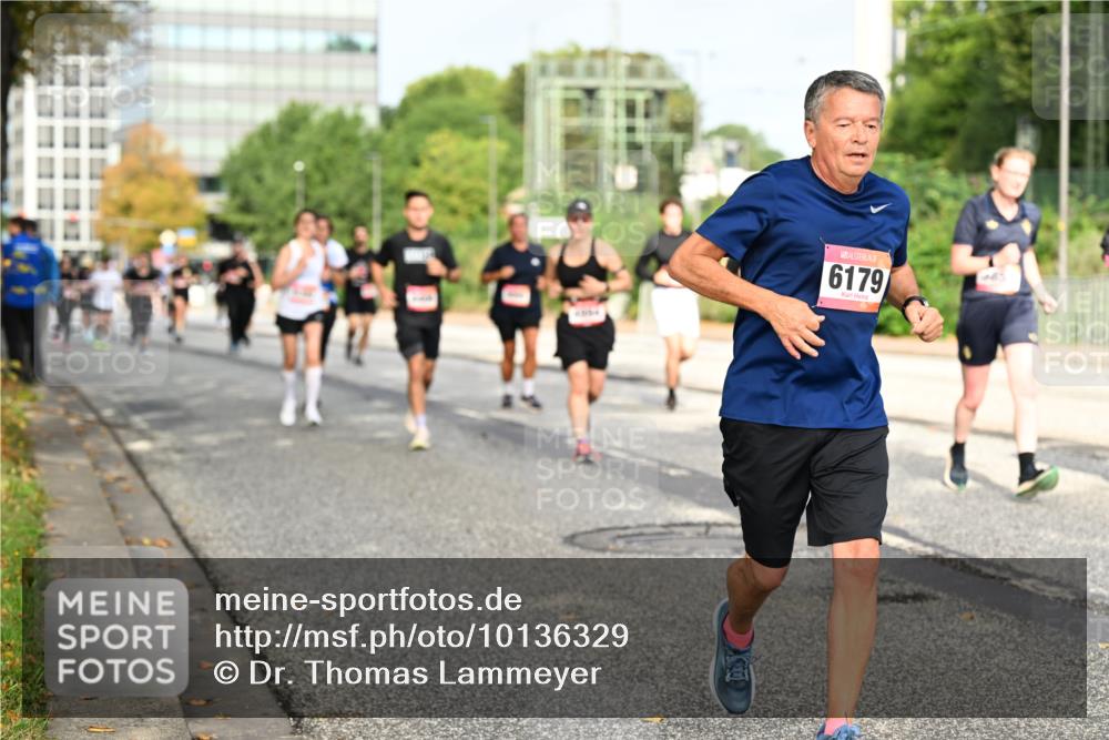 06.09.2026 - CURREX Alsterlauf Dr. Thomas Lammeyer http://msf.ph/oto/10136329 06.09.2026 10:01:21 Laufen 6179 meine-sportfotos.de