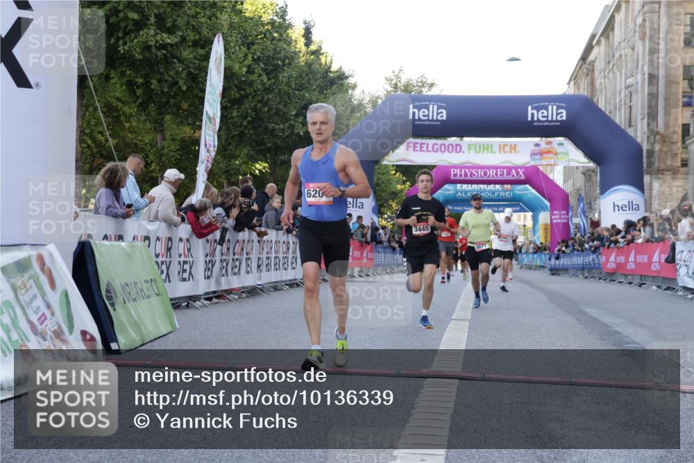 06.09.2026 - CURREX Alsterlauf Yannick Fuchs http://msf.ph/oto/10136339 06.09.2026 09:44:40 Ziel 3226, 3445, 3503, 3545, 3671, 4133, 4597, 5453, 5529, 5864, 6201, 8097, 8216, 8224, 8264 meine-sportfotos.de
