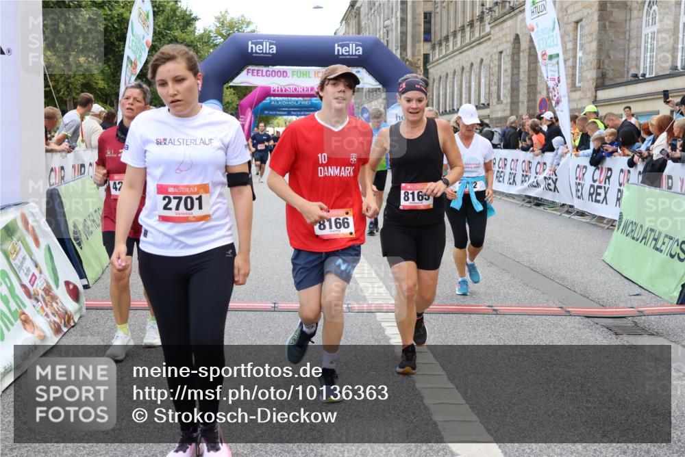 06.09.2026 - CURREX Alsterlauf Strokosch-Dieckow http://msf.ph/oto/10136363 06.09.2026 10:11:51 Ziel 2110, 2125, 2192, 2701, 3662, 3663, 3704, 4276, 4611, 4653, 5197, 5292, 6166, 6362, 6467, 8165, 8166 meine-sportfotos.de