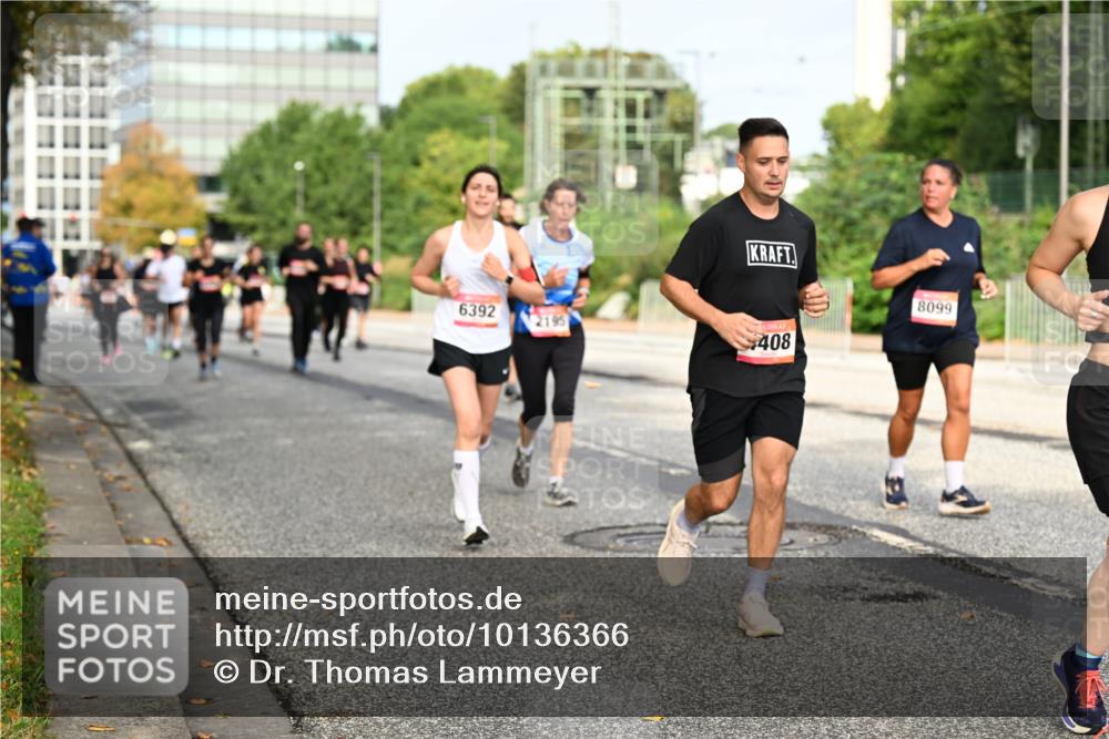 06.09.2026 - CURREX Alsterlauf Dr. Thomas Lammeyer http://msf.ph/oto/10136366 06.09.2026 10:01:25 Laufen 6392, 2195, 408, 8099 meine-sportfotos.de